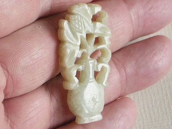 Ornament 5 Vase with a lotus flower – (5435)